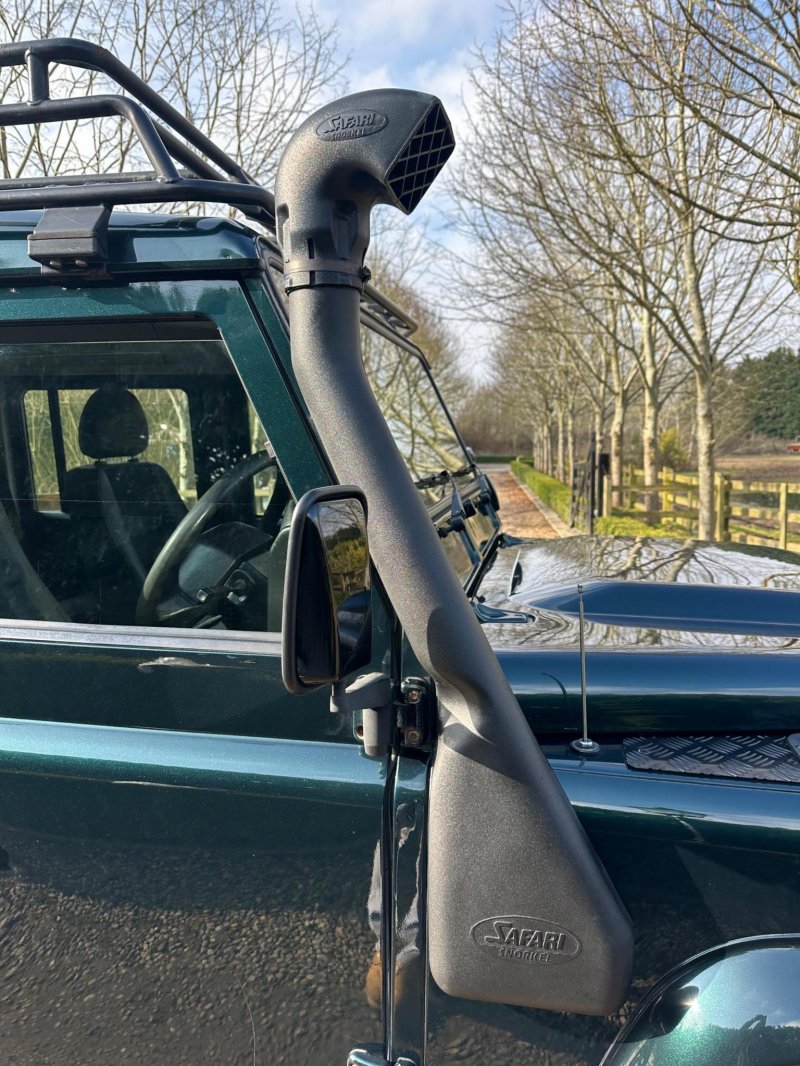 LAND ROVER DEFENDER 110