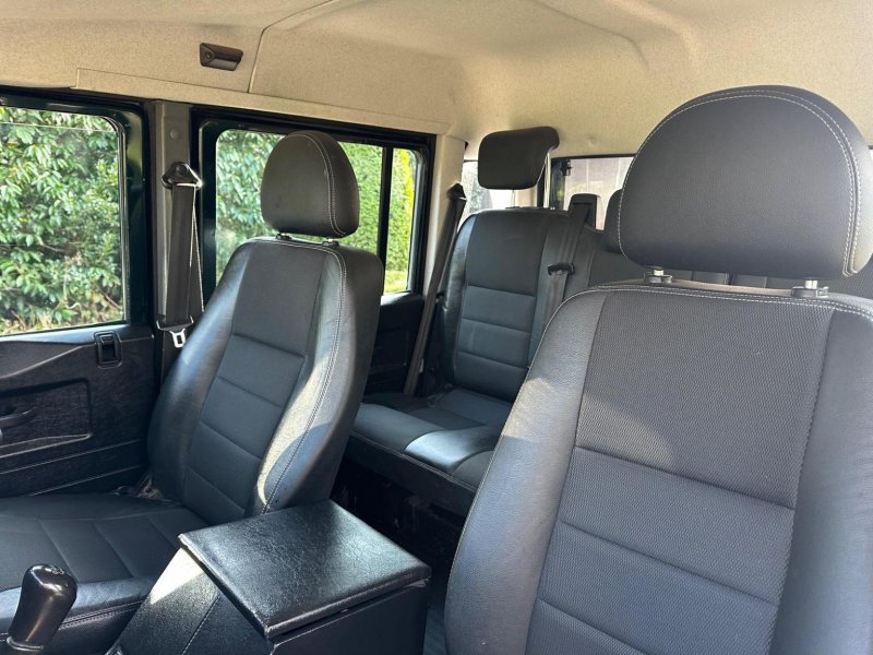 LAND ROVER DEFENDER 110
