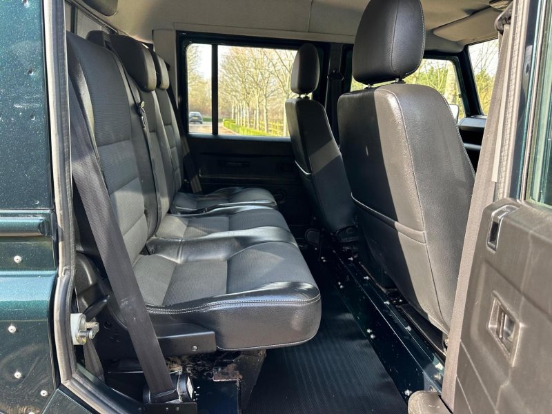 LAND ROVER DEFENDER 110