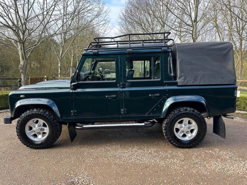 LAND ROVER DEFENDER 110
