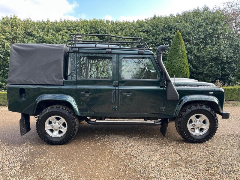 LAND ROVER DEFENDER 110