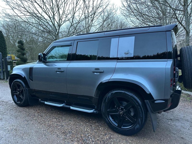 LAND ROVER DEFENDER 110