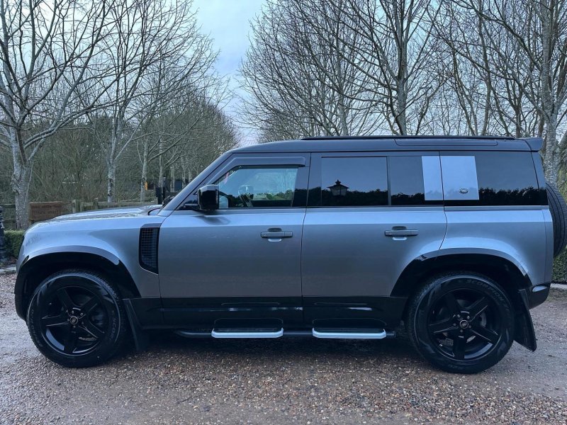 LAND ROVER DEFENDER 110